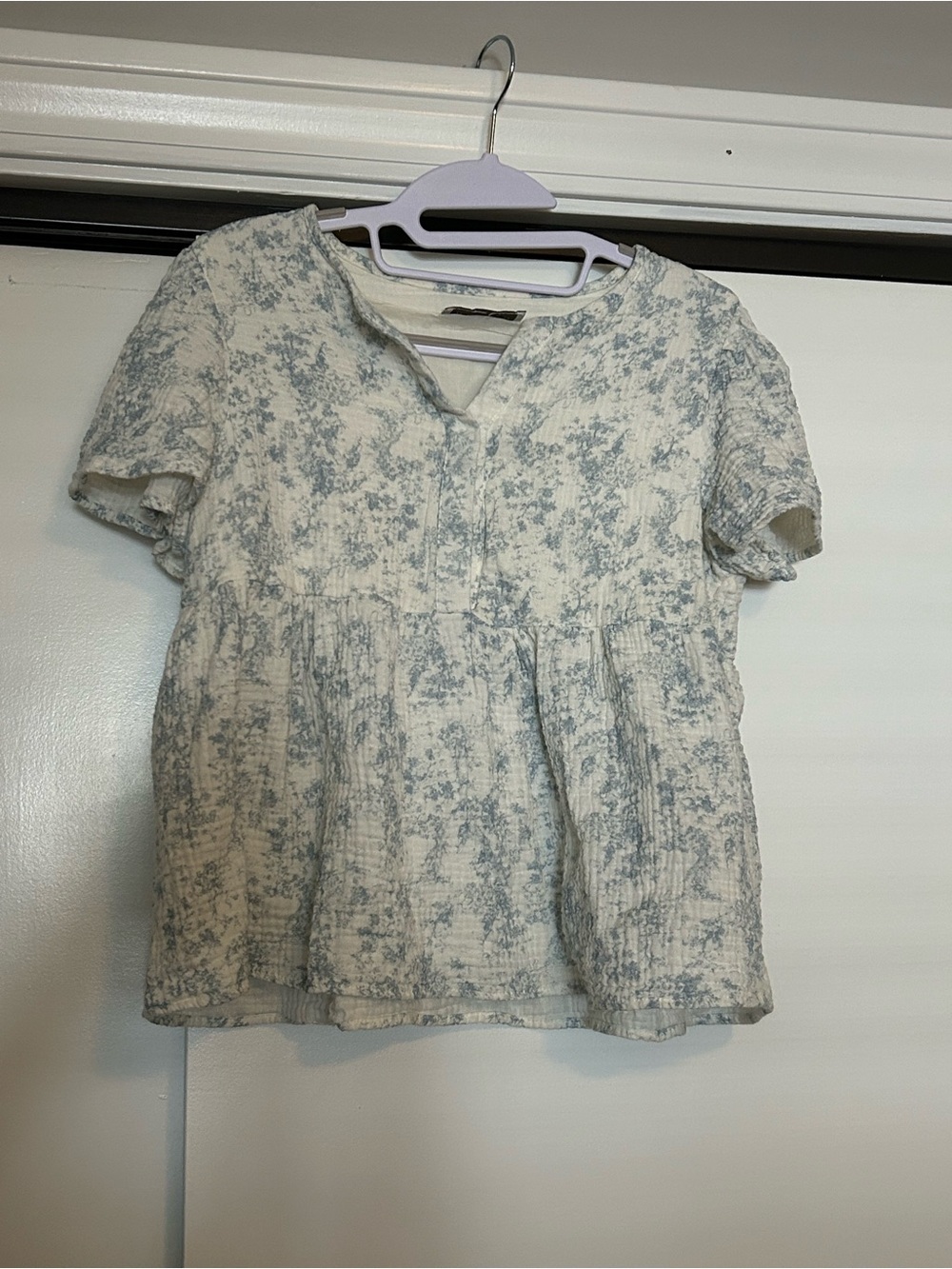 Hayden Los Angeles Women’s Light Blue Floral Peplum Top